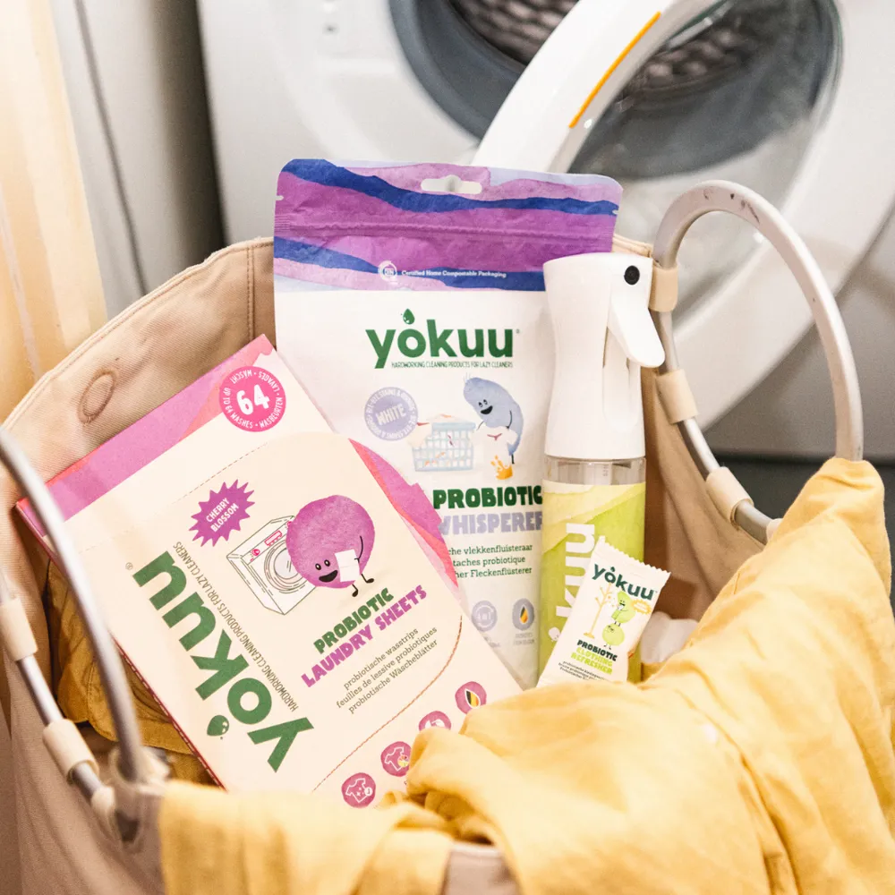 YOKUU wasproducten in een wasmand voor de wasmachine